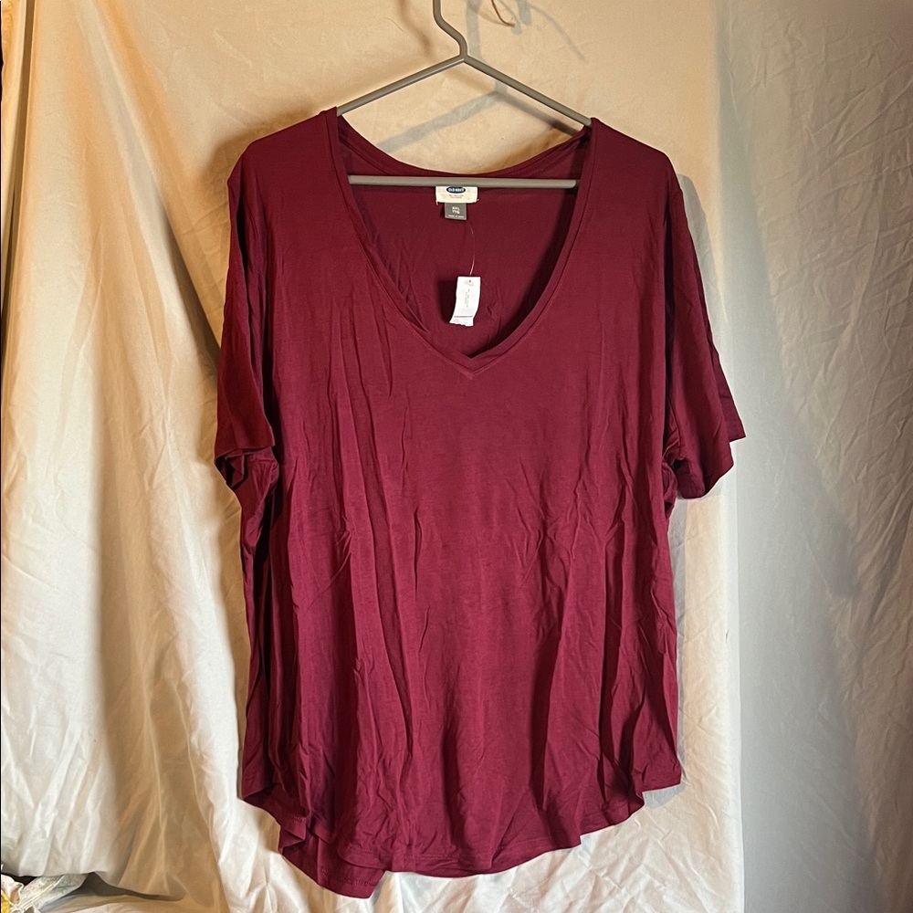 Old Navy Women's V-Neck Short Sleeve Tee in Burgundy